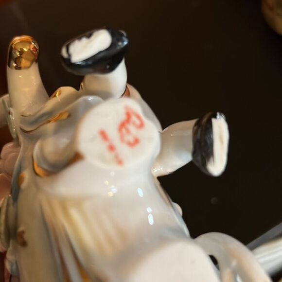 Vintage Porcelain Boy pushing Capodimonte Flower Cart Planter - Picture 6 of 6